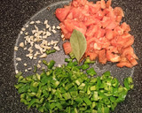 Foto del paso 3 de la receta: Merluza con calamares y patatas