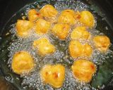 A picture of step 1 of Holi Special Kadhi Badi.