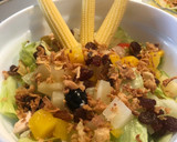 Foto del paso 4 de la receta: Ensalada de pollo asado, marzorquitas y frutos secos