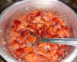 صورة لخطوة 1 من وصفة تحلية الفراولة 🍓 بالطبقات البنة منحكيلكمش 🥰😋