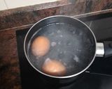 Foto del paso 1 de la receta: Empanadillas de cerdo con aceitunas negras y huevo duro