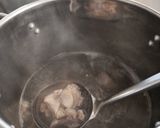 Foto langkah ke 2 dari resep Bakso Gepeng Kwetiau Kuah Bening.