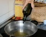 Foto del paso 2 de la receta: Choco en salsa con garbanzos
