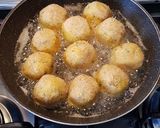 Foto del passaggio 4 della ricetta Polpette di pane raffermo e formaggi vari