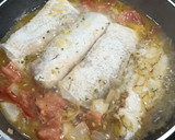 Foto del paso 1 de la receta: Ventresca de merluza al vino blanco con verduras