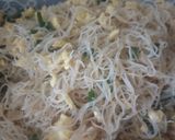 Foto langkah ke 1 dari resep Crispy leek egg Dumpling.