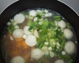 Foto langkah ke 4 dari resep Sayur Sop Bakso Ikan.