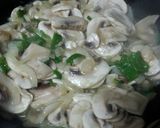 Foto del paso 3 de la receta: Lubina al horno rellena de champiñones en su salsa