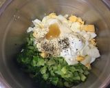 A picture of step 3 of Broccoli and Boiled Egg Salad.