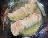 Foto del paso 2 de la receta: Enrollado de pollo con guindón y tocino