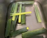Une image de l'étape 1 de Riz à la fondue de poireaux et coriandre.