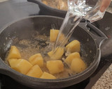 Foto del paso 6 de la receta: Alcachofas con patatas y almejas