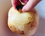 Hình bước làm 1 của món Vào bếp cùng con: làm sao để bóc một quả lựu?