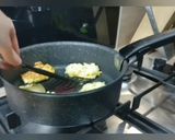 Une image de l'étape 3 de Recette anti-gaspi avec des restes de purée : galettes de purée.