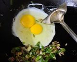 Foto langkah ke 3 dari resep Nasi Goreng Telur dan Daun Bawang (172).