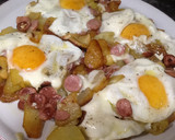 Foto del paso 15 de la receta: Sartén de patatas, huevos y salchichas con queso mozarella