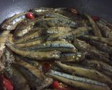 Hình bước làm 4 của món Cá cơm kho cay