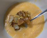 Foto del paso 5 de la receta: Tortilla de patata con calabacín y ajos tiernos