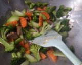 Foto langkah ke 6 dari resep Brokoli Tumis Bawang Putih.