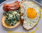 A picture of step 4 of Creamed spinach on toasted English muffins.