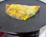 Foto langkah ke 9 dari resep Vietnamese Street Pizza - Banh Trang Nuong.