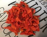 Une image de l'étape 2 de Merguez aux poivrons rouges, échalotes et herbes.
