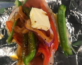 Foto del paso 2 de la receta: Pescado 🐠 empapelado con pimientos