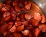 Foto langkah ke 2 dari resep Homemade Strawberry Ice Cream.