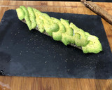 Foto del paso 2 de la receta: Tosta de salmón y aguacate