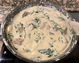 Foto del paso 5 de la receta Solomillo de cerdo con salsa roquefort, peras y espinacas