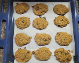Foto del paso 4 de la receta: Bizcochitos de avena con mucha banana y pasas de uva