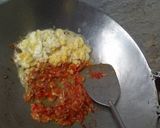 Foto langkah ke 4 dari resep Seblak Krupuk Udang Pedas Gurih.