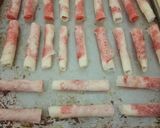 Foto langkah ke 3 dari resep Strawberry roll.