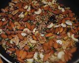 A picture of step 2 of Easy nut energy bar.