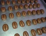 Foto langkah ke 4 dari resep Coffee Bean Cookies.
