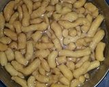 A picture of step 1 of Dahi aalu phulki.
