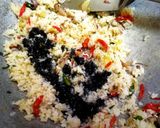 Foto langkah ke 3 dari resep Nasi Goreng Hitam Tinta Cumi.