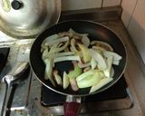 洋蔥炒鹹豬肉的食譜步驟2照片