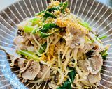 A picture of step 3 of Easy Layered steam pork with beansprouts and mushrooms.