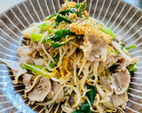 A picture of step 3 of Easy Layered steam pork with beansprouts and mushrooms.