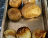 Foto del paso 3 de la receta: Patata, alcachofa y cebolla al horno con majada de ajo y perejil