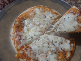 ચીઝ પીઝા(Cheese Pizza Recipe In Gujarati)