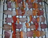 Foto del paso 4 de la receta: Brochettes de pollo, cerdo y verduras