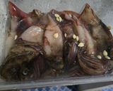 Foto langkah ke 1 dari resep #21 Tumis Cumi Hitam Simpel Tidak Pedas.