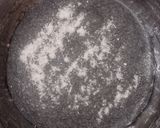 Foto langkah ke 4 dari resep Charcoal Wijen Chili Flakes Cheese Sourdough Bread (Open Bake Method).