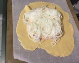 Une image de l'étape 6 de Tourte au munster, oignon, cumin et vin blanc.