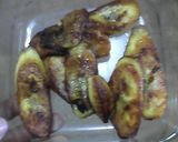 Foto del paso 5 de la receta: Chuletas a la plancha con arroz amarillo con cebollas y ají acompañado de tajadas