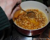 A picture of step 4 of Persian honey-saffron walnuts brittle(سوهان عسلی گردویی).