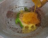 Foto langkah ke 1 dari resep Ayam Goreng Kremes.