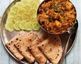 A picture of step 4 of Cabbage potato and Spring onion subji.